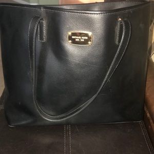 🔥🔥SOLD🔥🔥Michael Kors big purse